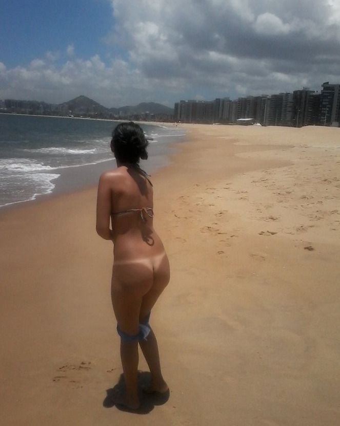 Magrinha mandou nudes peladinha na praia